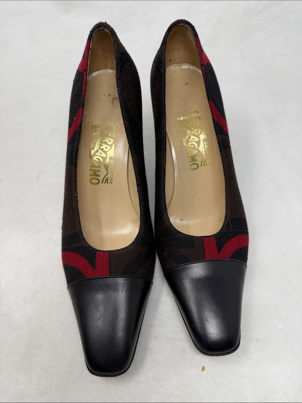 Salvatore Ferragamo Black and Red Patterned Leather Toe Pumps Heels Size 9 - Picture 2 of 13